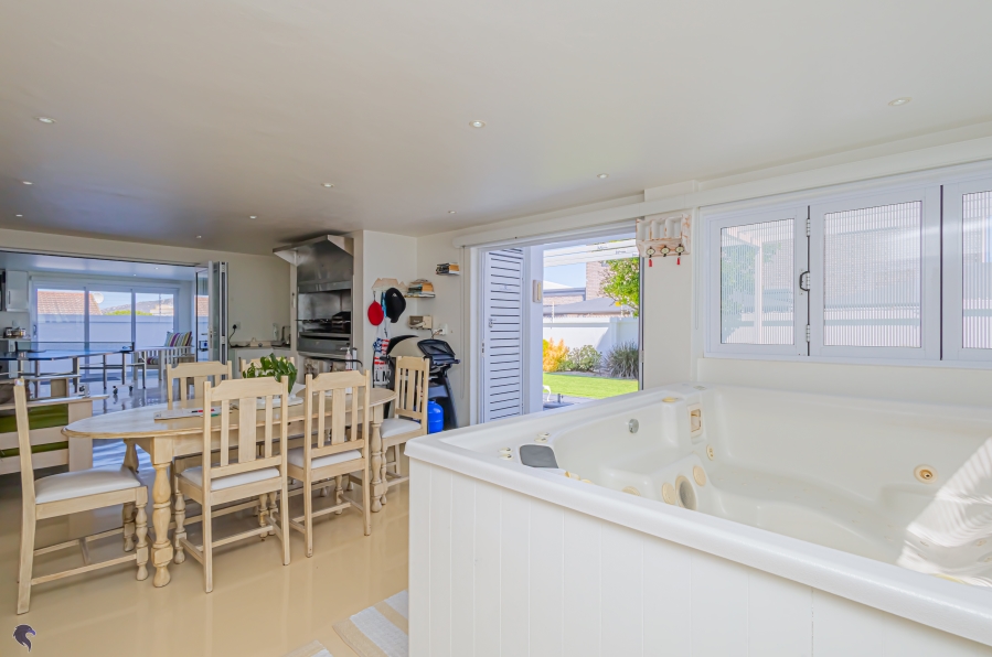 4 Bedroom Property for Sale in Myburgh Park Western Cape